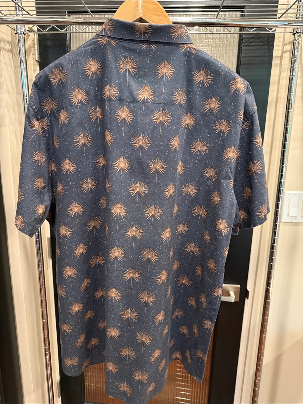 TravisMathew Men’s XXL Navy Palm Print Short Sleeve Button Up Shirt Golf Resort - Picture 3 of 4